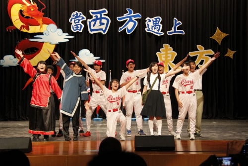 103學年度「外語星光之夜─當西方遇上東方」活動報導