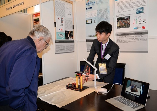 高一辛姚景翔「烏克蘭國際發明展」奪金、「世界盃機器人大賽台灣公開賽」摘銅